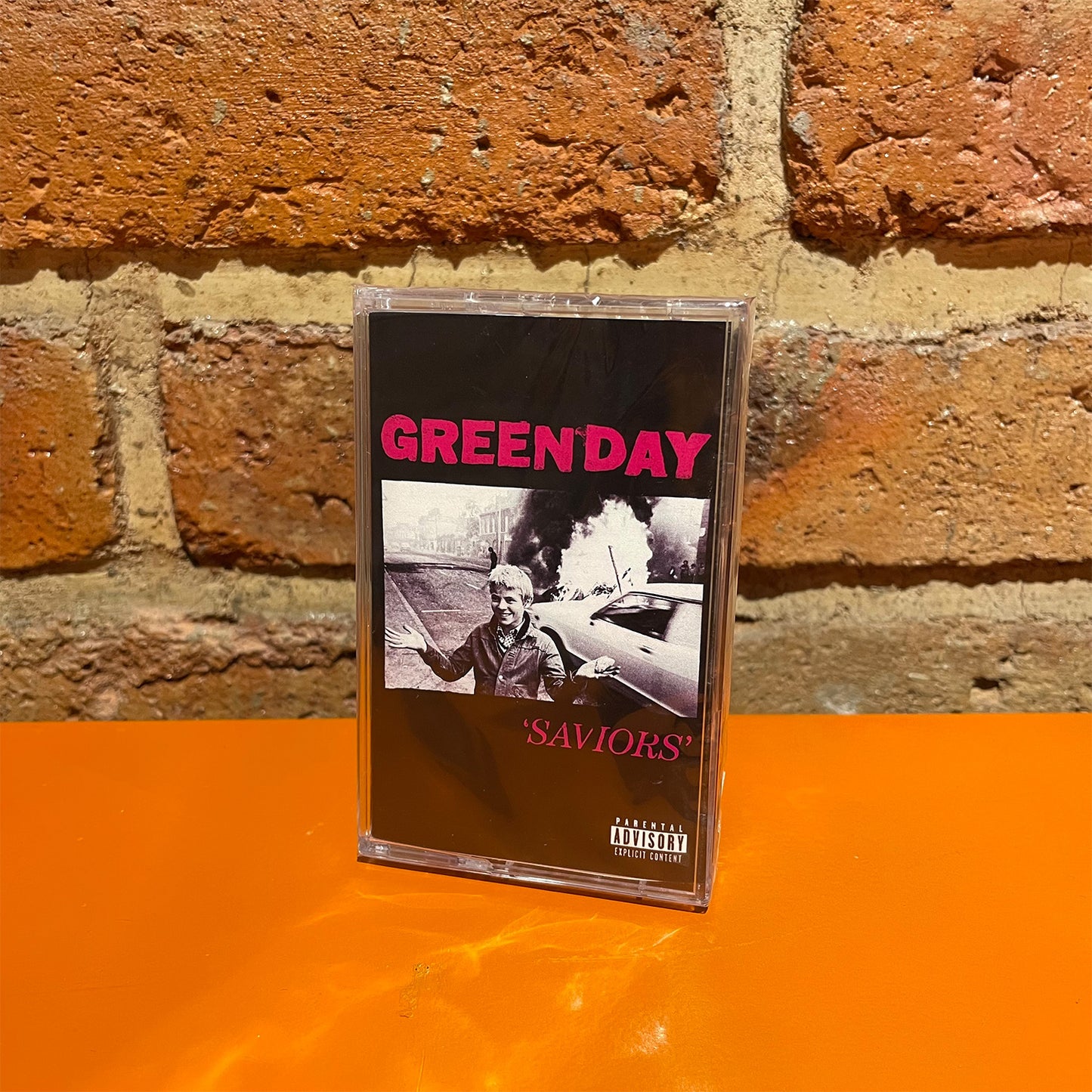 GREEN DAY - SAVIORS (CASSETTE)