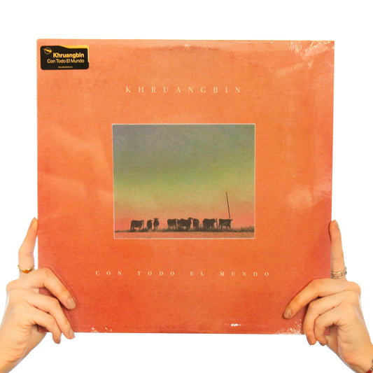 KHRUANGBIN - CON TODO EL MUNDO